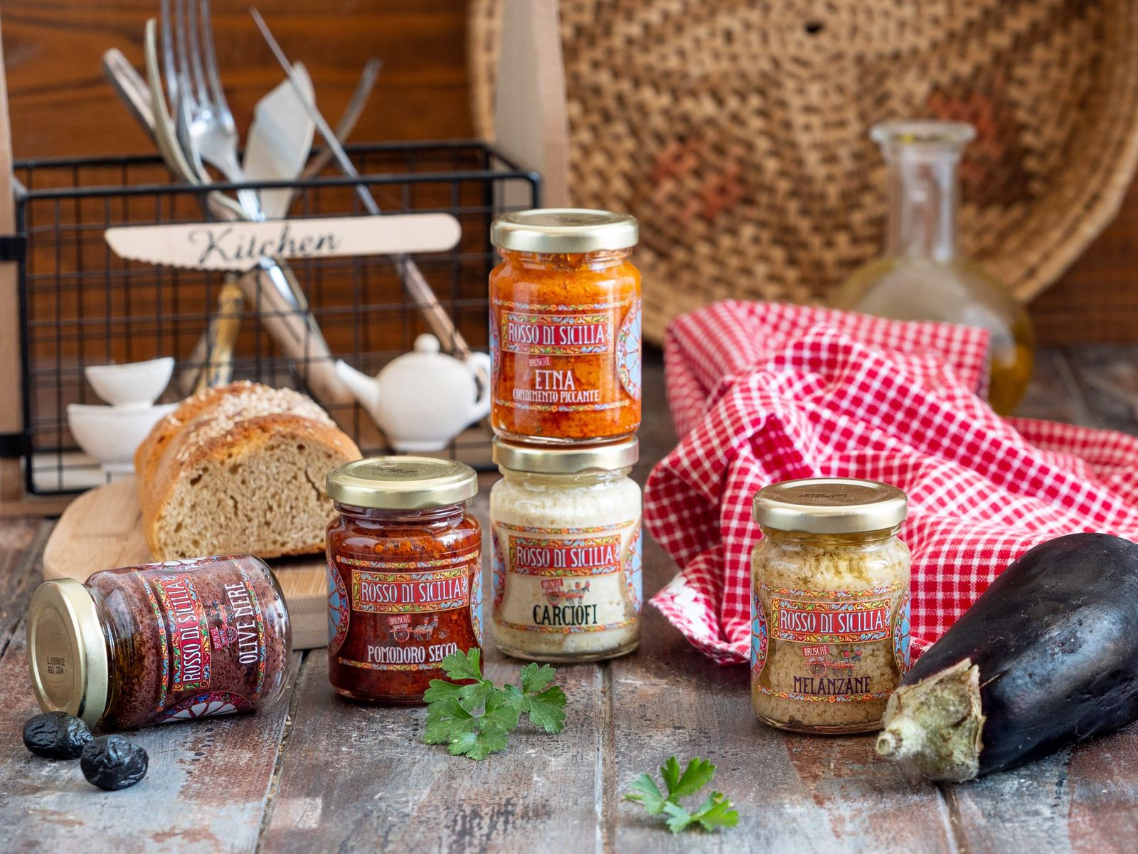Rosso di Sicilia — conserves, bread and aubergine
